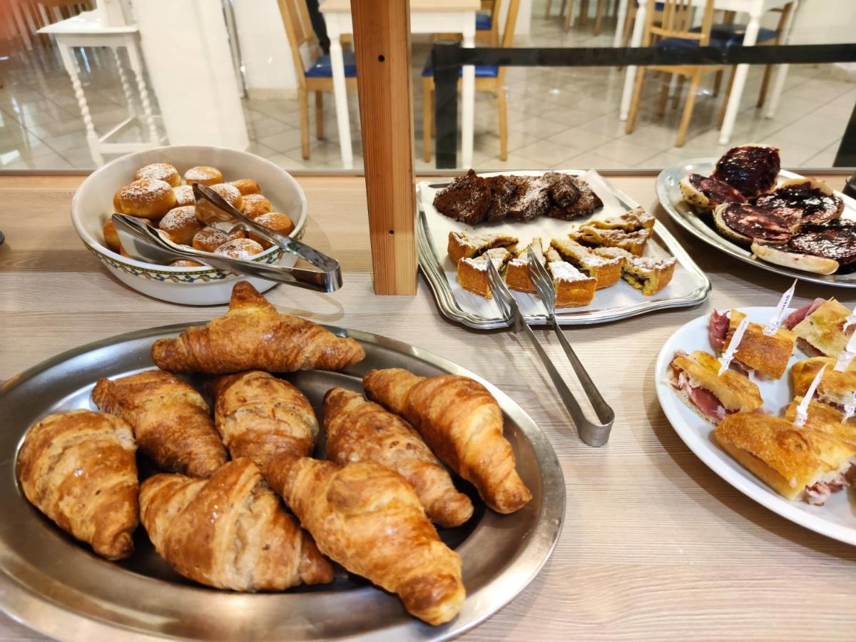 Hotel Adria B&B - Colazione Fino Alle 12 Мизано-Адриатико Экстерьер фото