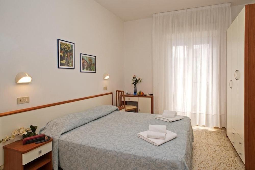 Hotel Adria B&B - Colazione Fino Alle 12 Мизано-Адриатико Экстерьер фото