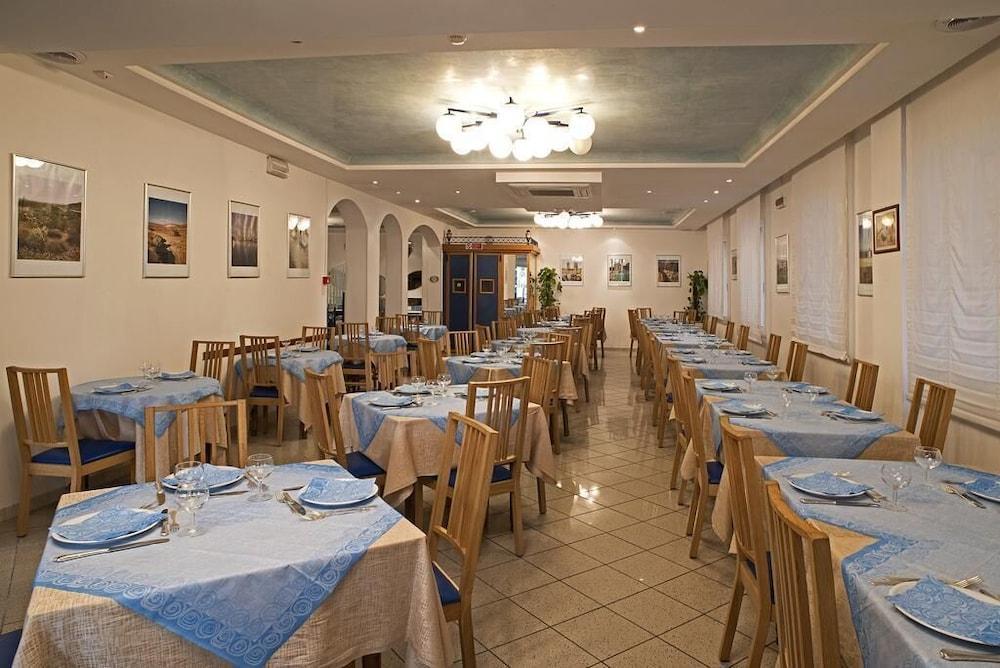 Hotel Adria B&B - Colazione Fino Alle 12 Мизано-Адриатико Экстерьер фото